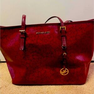 Micheal kors handbag very clean no rips or tears